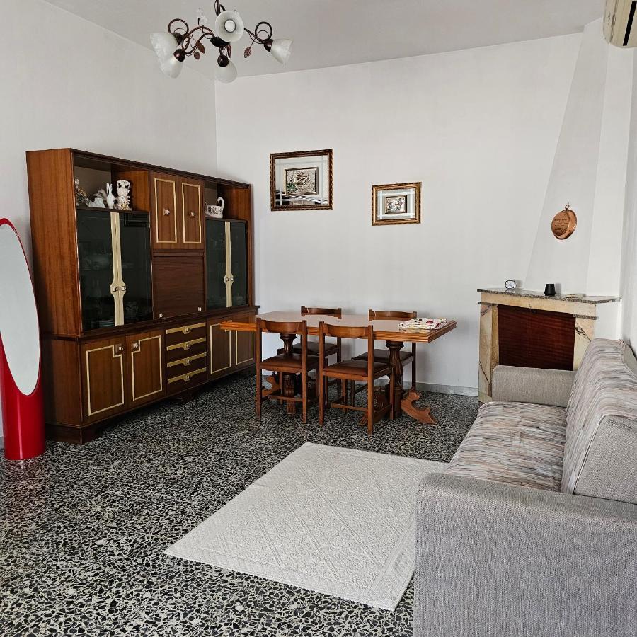 Appartamento A Telti Con Giardino Privato E Posto Auto Exterior foto